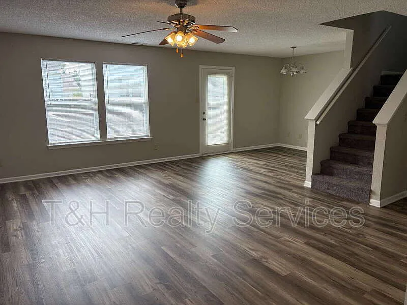 4 bed, 2.5 bath, 1797 sqft, $1,895 — Photo 4