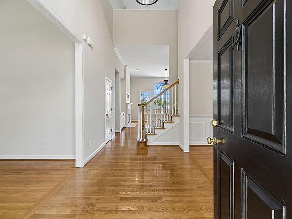 4th image of 408 Savannah Way