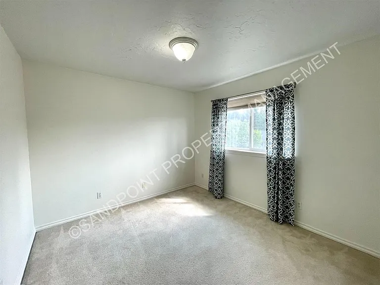 423 Louis Ln — Photo 23