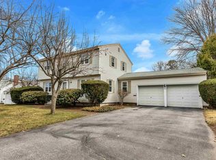 159 Mayflower Dr, Manchester, NH 03104