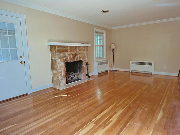 2nd image of 1619 Sherwood Ave SW