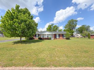 704 1st St, Lawrenceburg, TN 38464