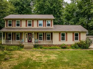 690 Oakhaven Dr, Mogadore, OH 44260