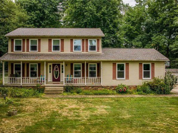 690 Oakhaven Dr, Mogadore, OH 44260