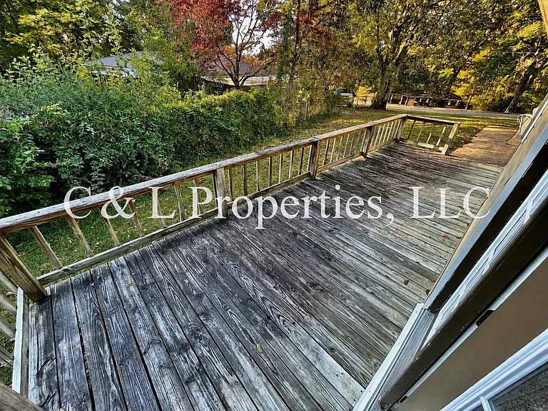 256 Sherwood Dr — Photo 2