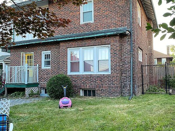 5th image of 15 Lenox Pl