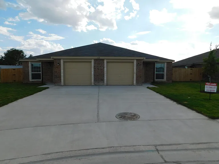 1519 Justin Loop #A — Photo 1