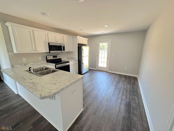 5th image of 220 Evans Ter Lot 33