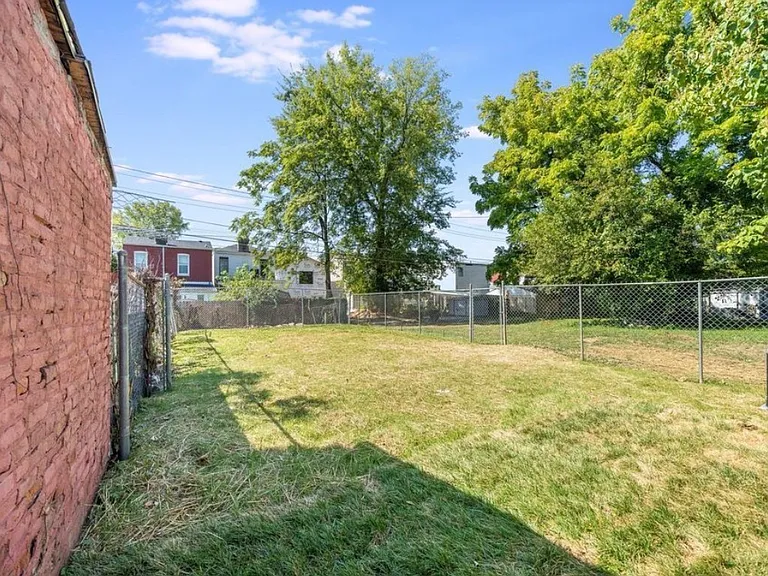 718 Henry Firpo St — Photo 17