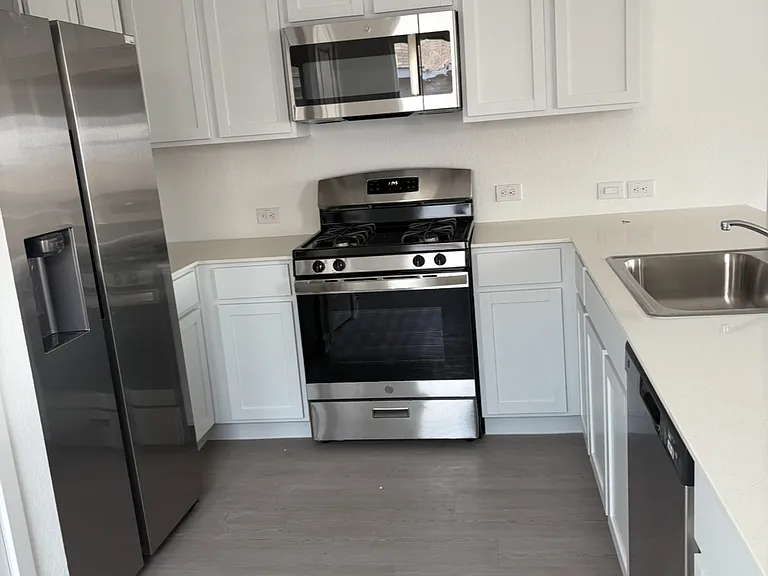 472 Sarah Way — Photo 4