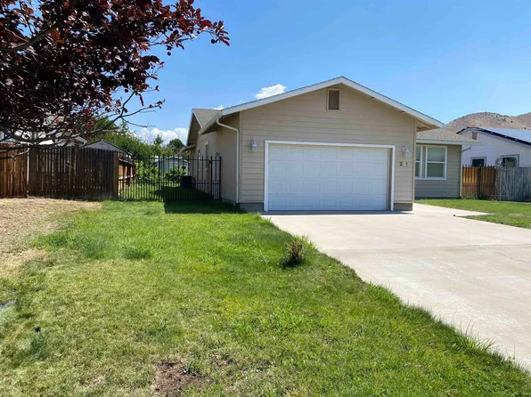 241 N 6th St, Montague, CA 96064