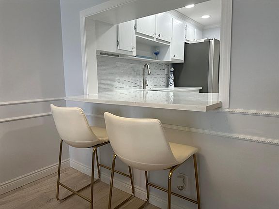 5th image of 336 N BIRCH Road #4C