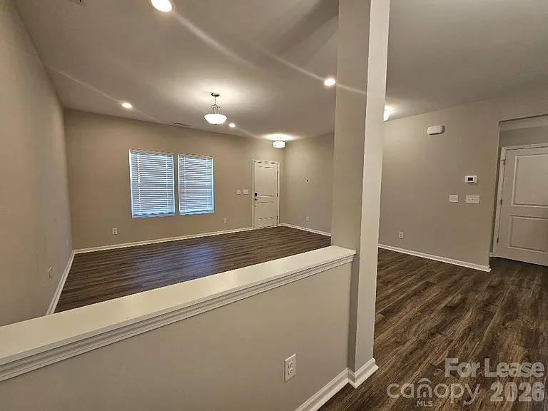 411 Copes Ct — Photo 6
