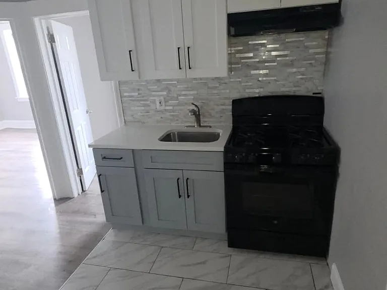 104 Lawrence St #4 — Photo 1