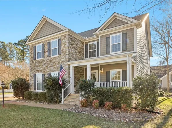 1301 Founders Pointe Trl, Carrollton, VA 23314