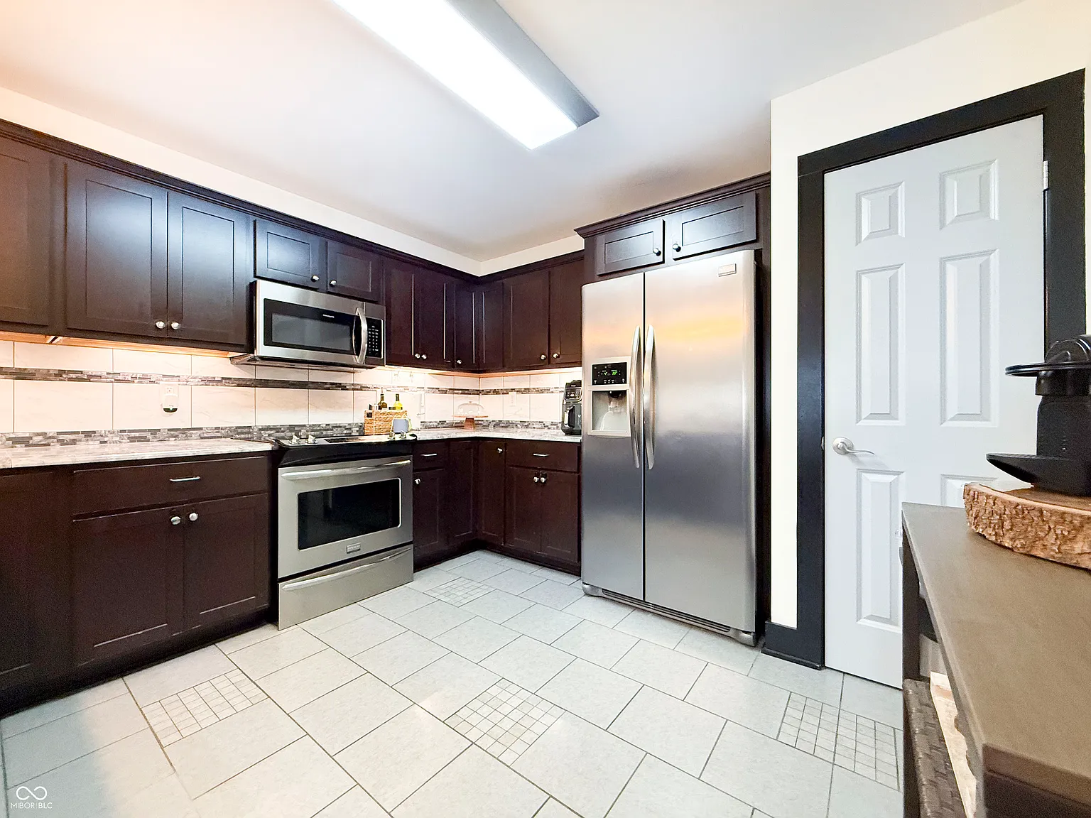 3 bed, 3.0 bath, 1982 sqft, $2,250 — Photo 4