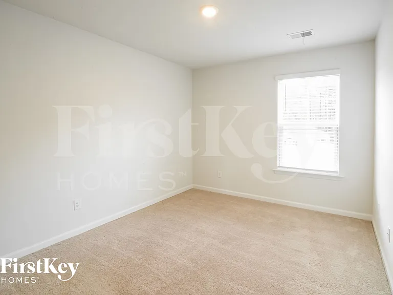114 Whispering Wood Dr — Photo 12