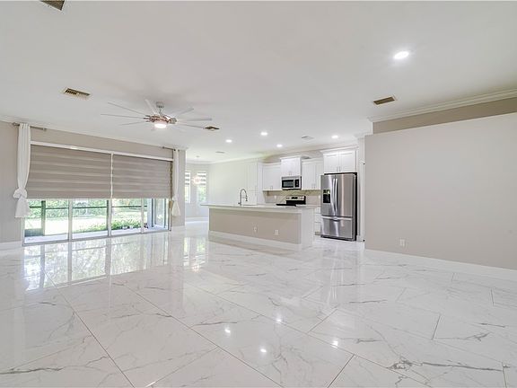 3rd image of 9543 Blue Stone Cir