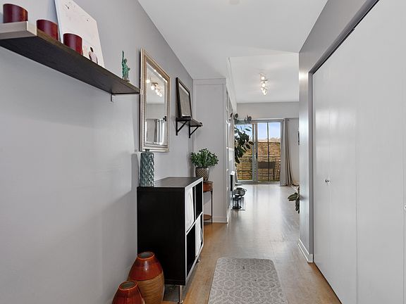 2nd image of 4350 N Broadway Ave #402