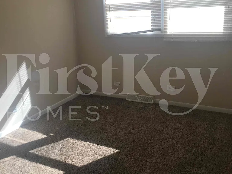 410 S Villa Ave — Photo 7