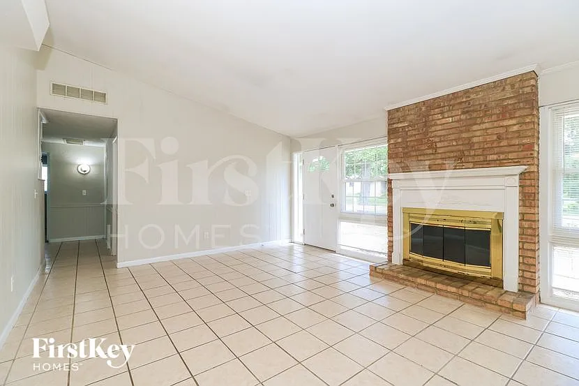 3 bed, 2.0 bath, 1226 sqft, $1,745 — Photo 4