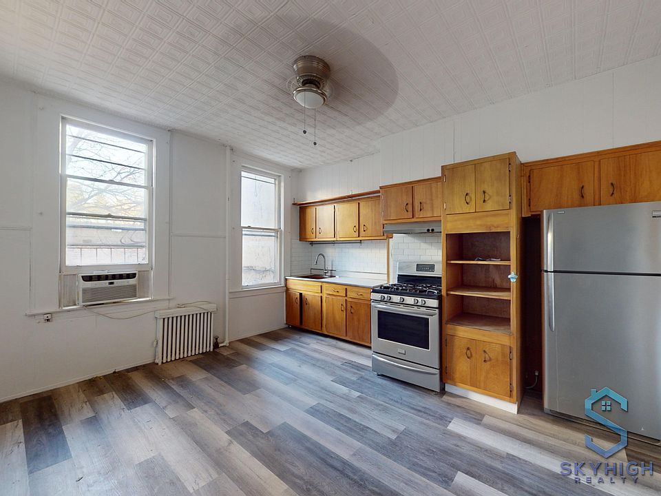 1st image of 156 Bedford Ave #2