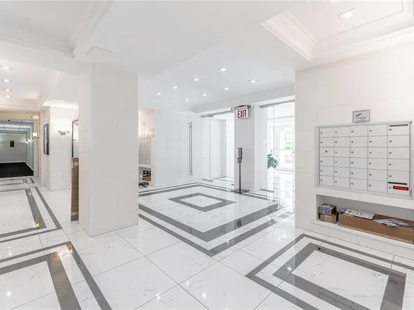 120 Oceana Drive West image 32 of 37