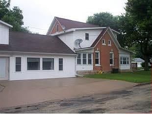 2nd image of 302 N 1st St