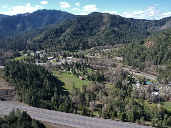 Edgewood Rd, Wolf Creek, OR 97497