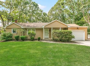 26 Summit Dr, Smithtown, NY 11787