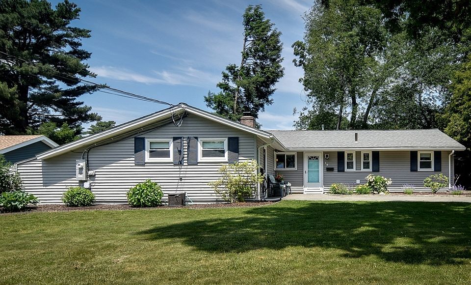 1st image of 19 Ruth Dr