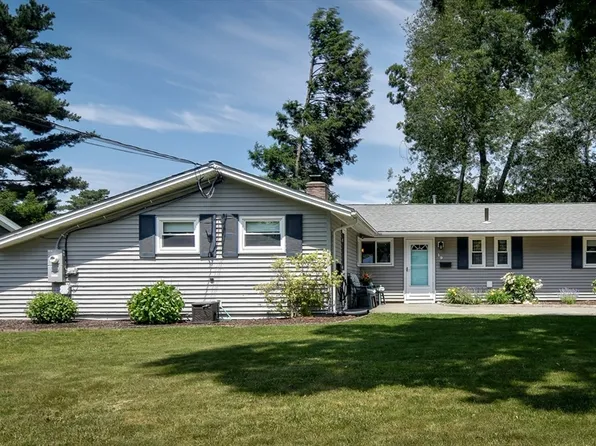 19 Ruth Dr, Framingham, MA 01701