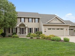 14102 Lake Pointe Dr, Clive, IA 50325