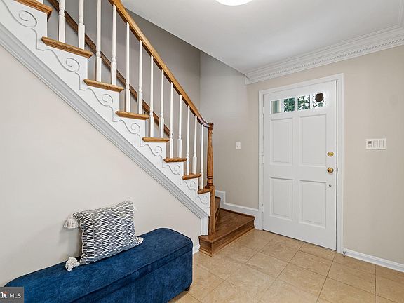 3rd image of 1721 Army Navy Dr