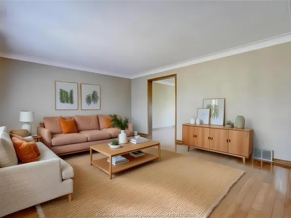 2036 Lesperance Rd, Tecumseh, ON N8N 2N4