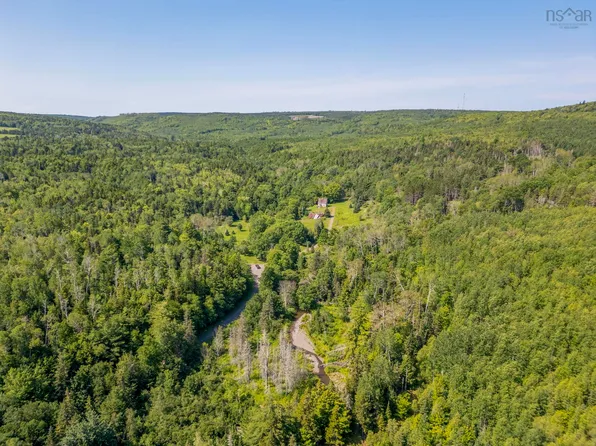 2 Macpherson Rd, Pictou, NS B2H 5C8
