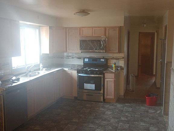 2nd image of 1601 Memorial Dr
