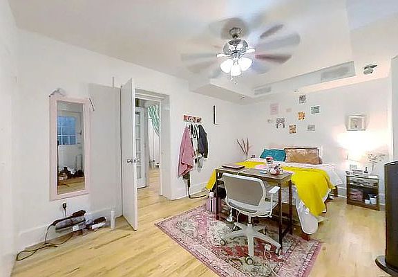 5th image of 210 W 109th St