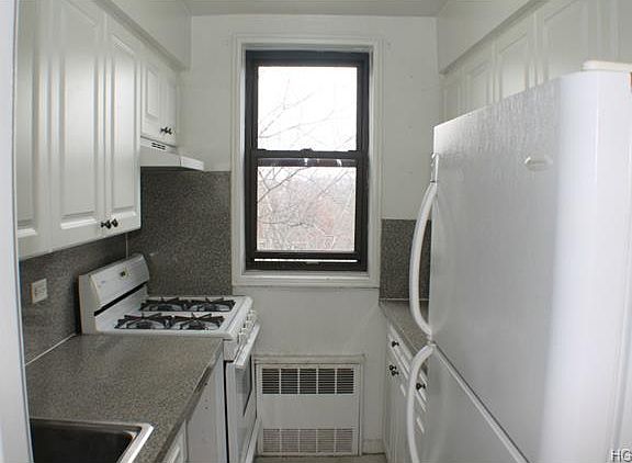 2nd image of 5235 Post Road 6e #6E