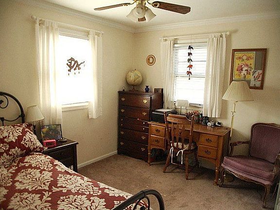 3rd image of 2204 Pine Dr