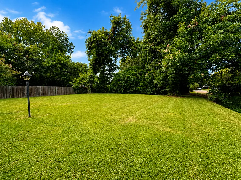 403 Whitfield Dr #401 — Photo 7
