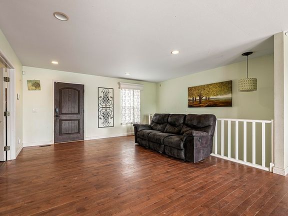 3rd image of 13638 Spring Rd