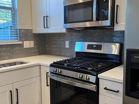 5th image of 16048 Limestone Lake Dr