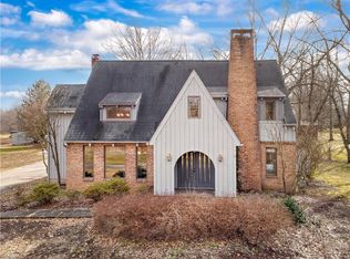 498 Center Rd, Akron, OH 44319