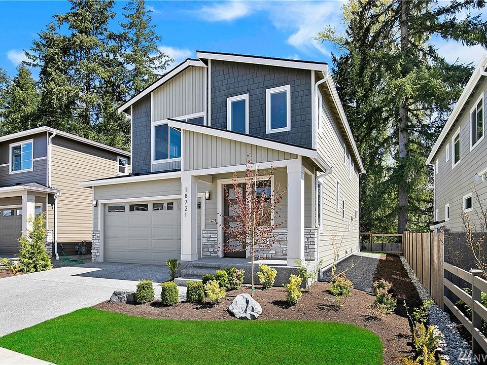 Photo of a 2353 Elevation A built on another lot.  Colors will vary