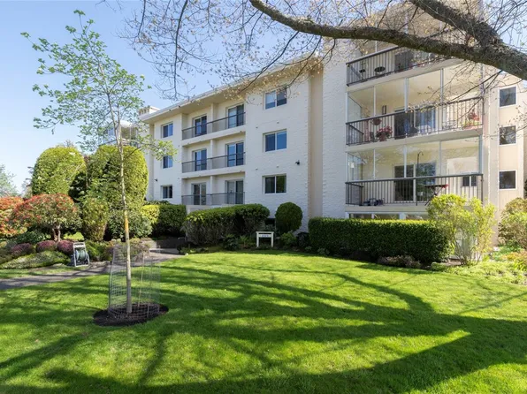 2323 Hamiota St #402-OAK, Oak Bay, BC V8R 2N1