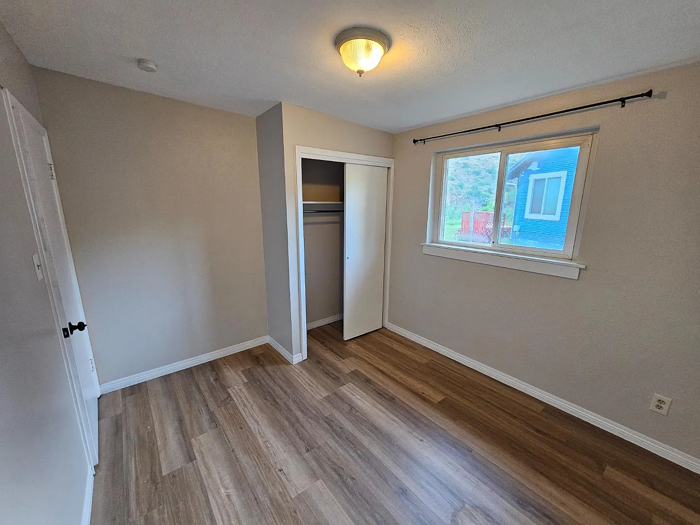 2 bed, 700 sqft, $1,700 — Photo 2