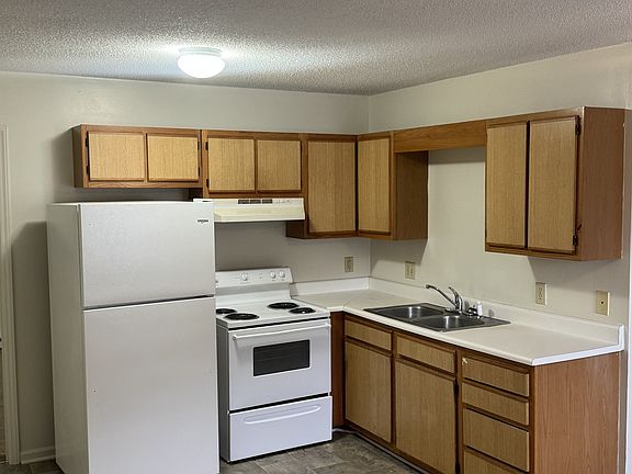 2nd image of 714 Patton Cir #6