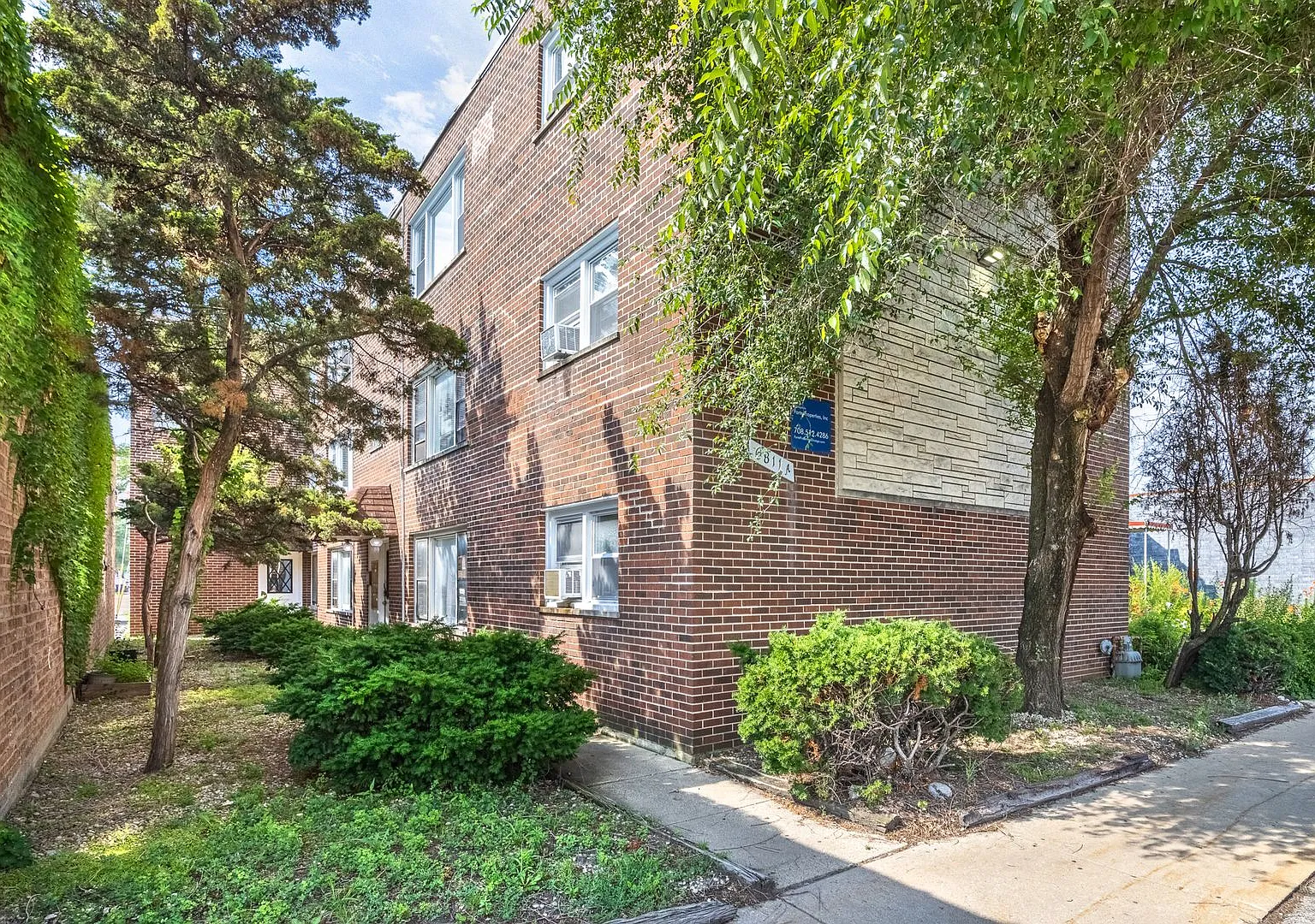 2 bed, 1.0 bath, $1,450 — Photo 1