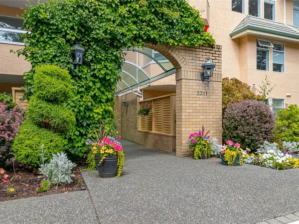 2311 Mills Rd #302, Sidney, BC V8L 2C3